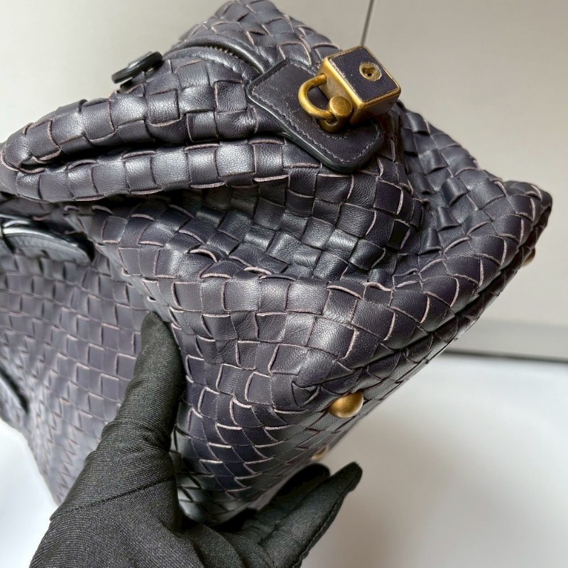 BV 紫黑皮革編織波士頓包-7