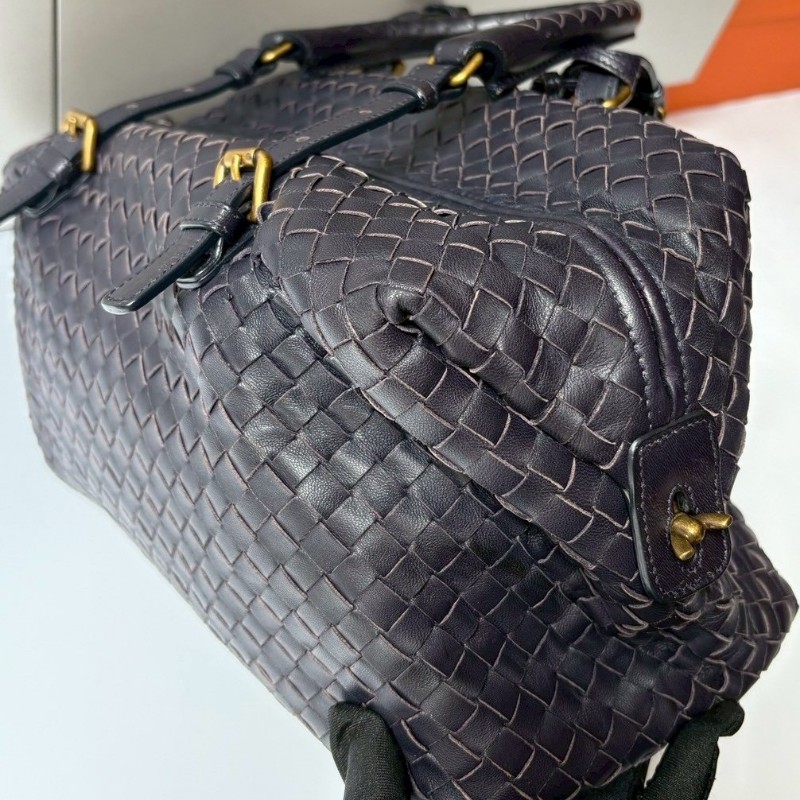 BV 紫黑皮革編織波士頓包-16