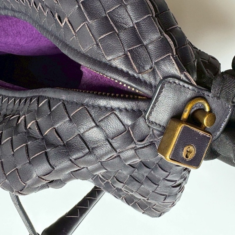 BV 紫黑皮革編織波士頓包-23