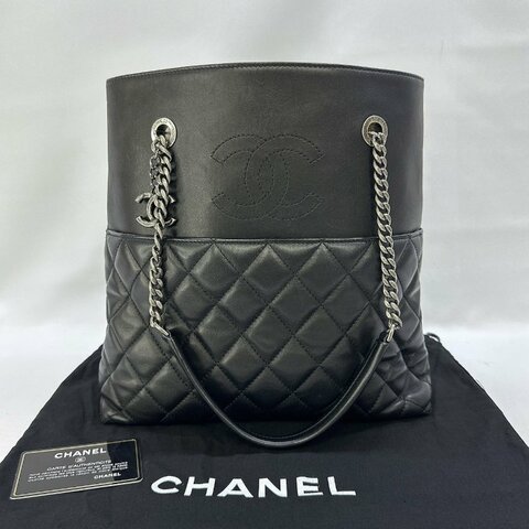 CHANEL 雙C菱格小羊皮托特包