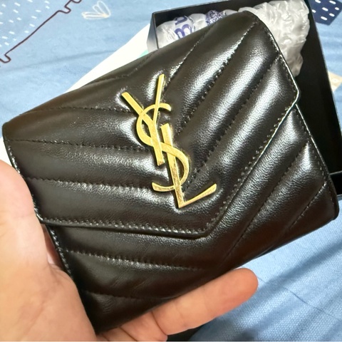 Saint Laurent YSL黑羊皮金扣絎縫6卡扣式短夾