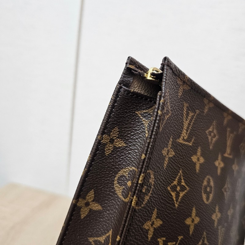 LV老花Poche Toilette拉鏈盥洗包-12