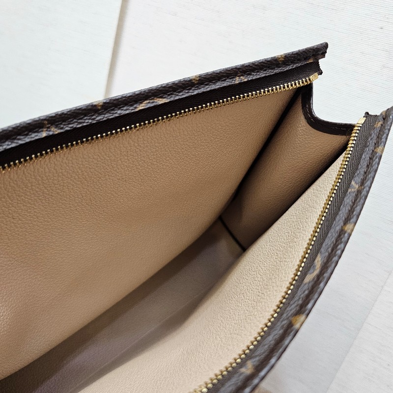 LV老花Poche Toilette拉鏈盥洗包-13