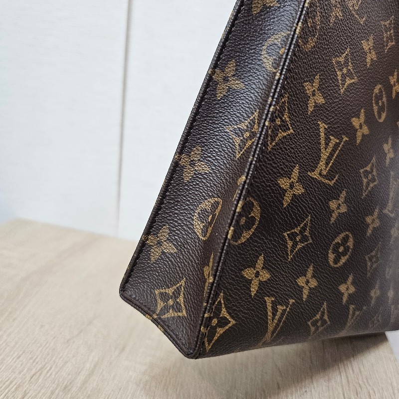 LV老花Poche Toilette拉鏈盥洗包-17