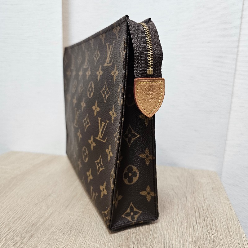 LV老花Poche Toilette拉鏈盥洗包-20