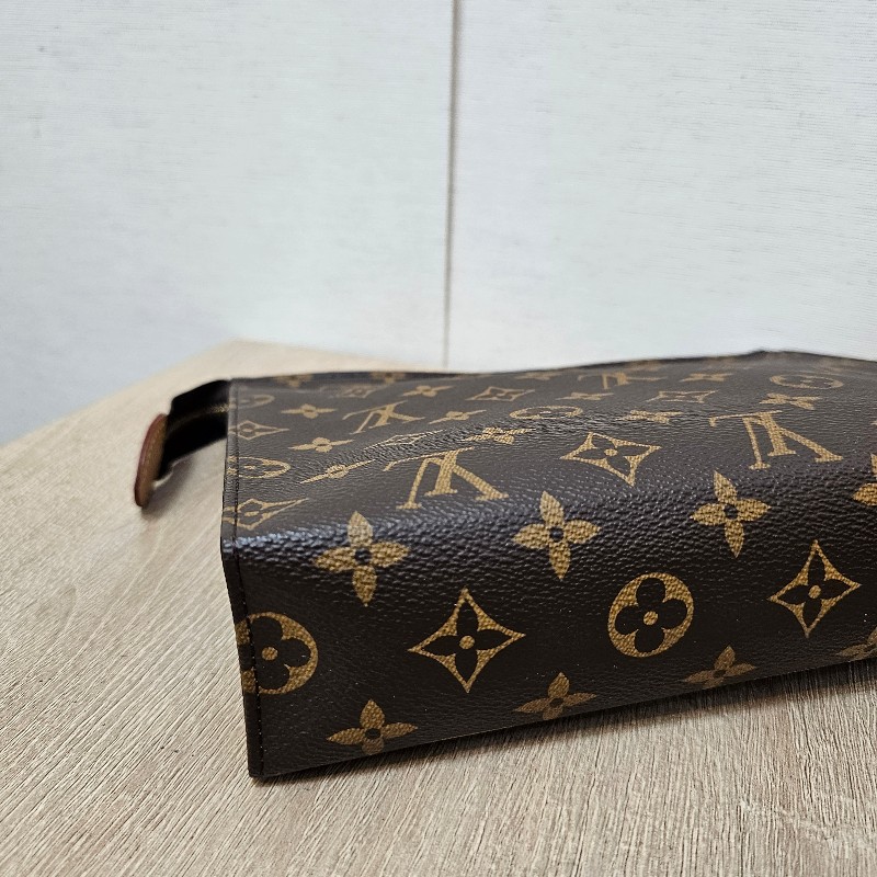 LV老花Poche Toilette拉鏈盥洗包-3