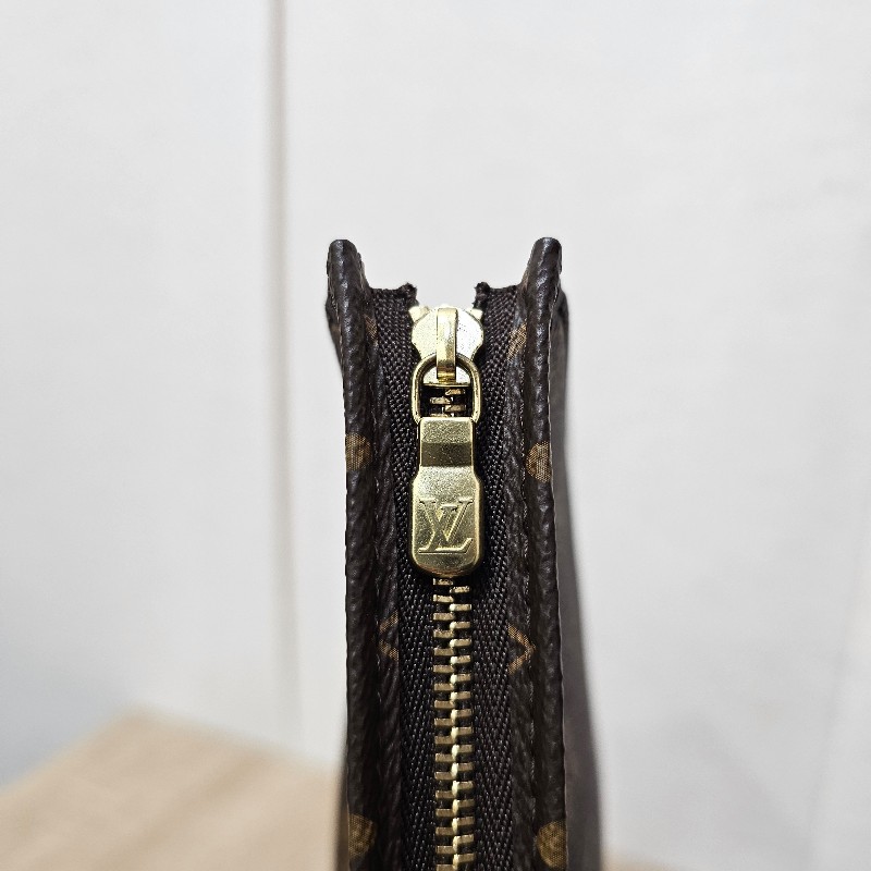 LV老花Poche Toilette拉鏈盥洗包-9