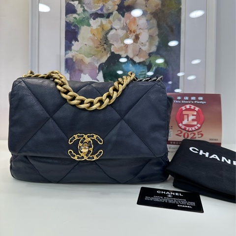 CHANEL香奈兒19bag小號海軍藍，入眼驚艷的顏色，自用送禮都可。29開