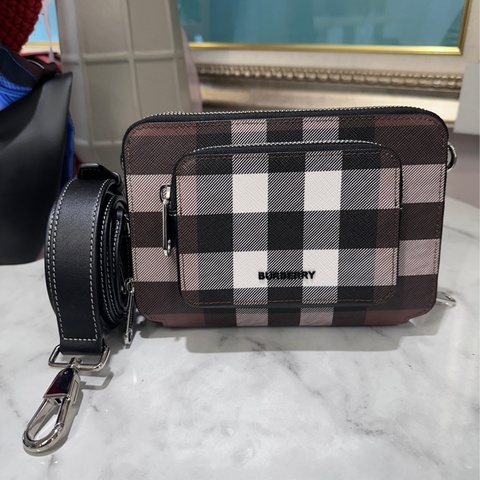 Burberry深咖白格紋PVC前口袋銀釦斜背包