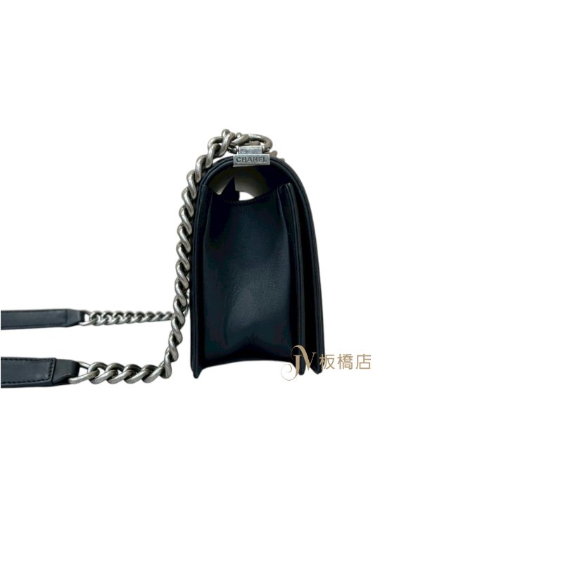 CHANEL 包包 BOY 25 黑色菱格牛皮銀釦口蓋包 A67086-1