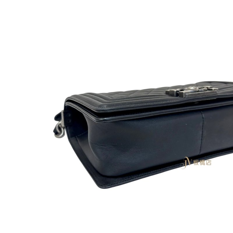 CHANEL 包包 BOY 25 黑色菱格牛皮銀釦口蓋包 A67086-6