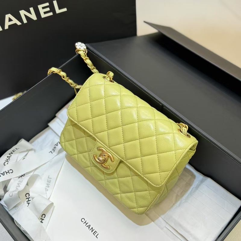 Chanel香奈兒羊皮徽章鏈條23C 方胖子-1