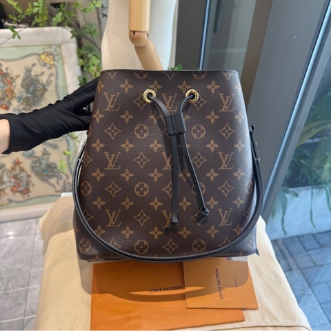 LV 老花黑色水桶包 尺寸約26.0x 26.0x 17.5 cm