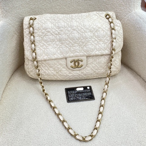 Chanel /香奈兒 vintage浮雕南瓜機場包 軟軟亮亮的油蜡皮質 超有質感  奶白色很耀眼  時髦又好看 日常凹造型妥妥滴  鐳射12開