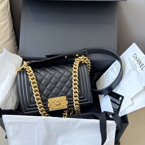 🌷經典保卡款！香奈兒Chanel 黑金牛皮光面Leboy 小號