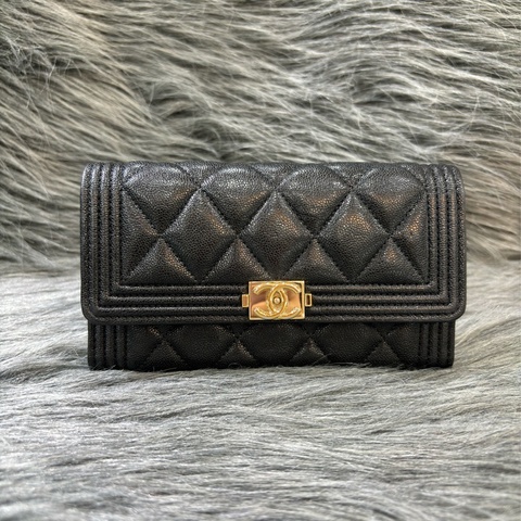 CHANEL 類A84385 BOY 黑色荔枝皮 金釦 信封式拉鍊零錢包錢包中夾卡夾信用卡夾皮夾
