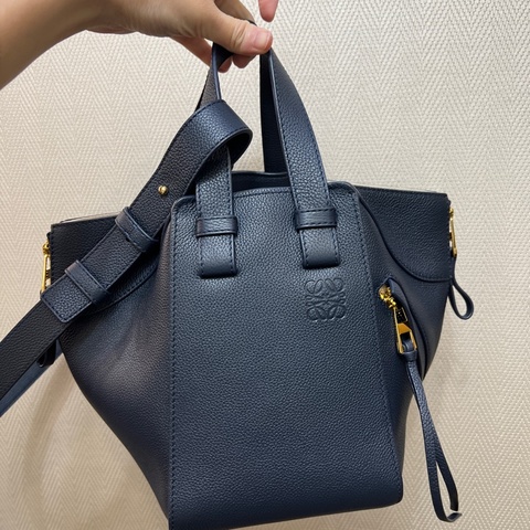 Loewe 深藍牛皮金釦手提斜背小號吊床包