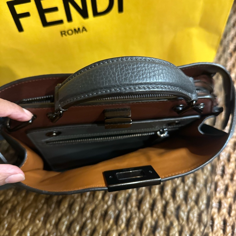 Fendi peekabooISEEU 迷你款 小牛皮斜背/手提包(深灰色)-10