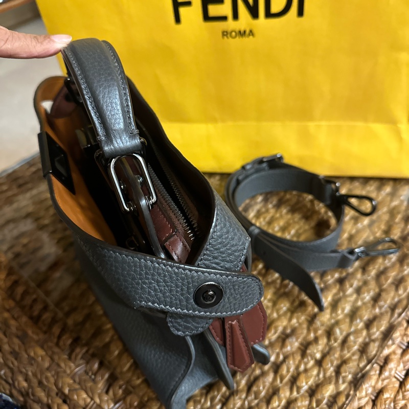 Fendi peekabooISEEU 迷你款 小牛皮斜背/手提包(深灰色)-11