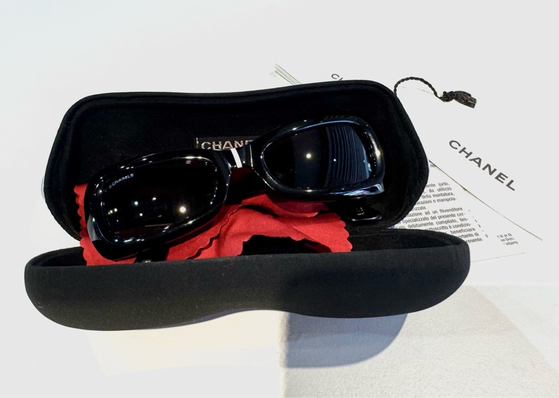 Chanel 黑窄款墨鏡Sunglasses Eyewear Black Small(最後降價)-4