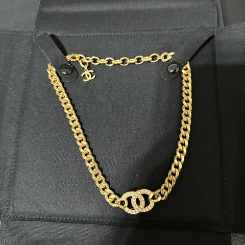 Chanel choker