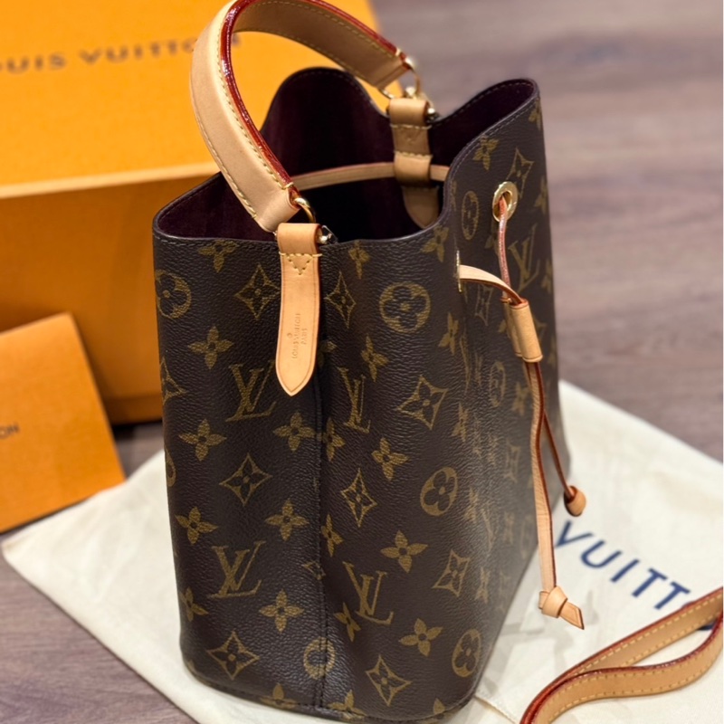 LV M45681 水桶手提包-1