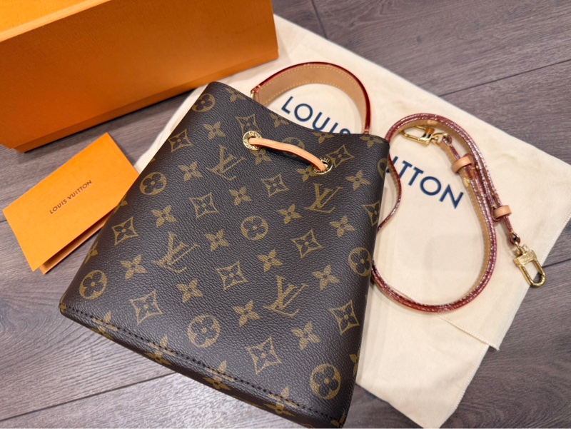 LV M45681 水桶手提包-5