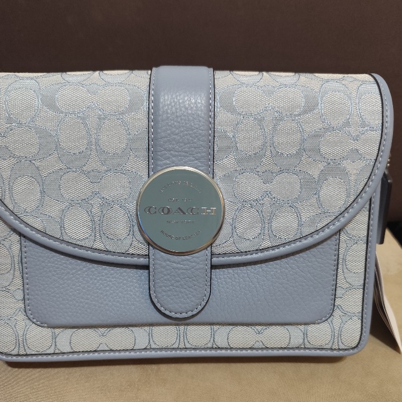 Coach Lonnie 香布蕾滿版圓標郵差包 寶寶藍 全新(年末限時特價1/1止)-15