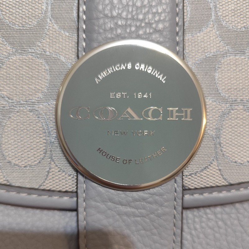 Coach Lonnie 香布蕾滿版圓標郵差包 寶寶藍 全新(年末限時特價1/1止)-17