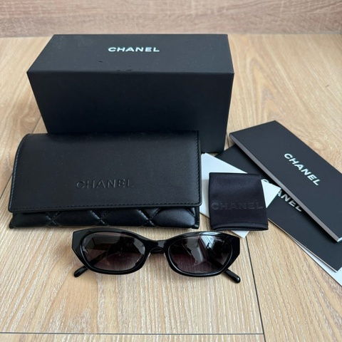 Chanel 貓眼墨鏡