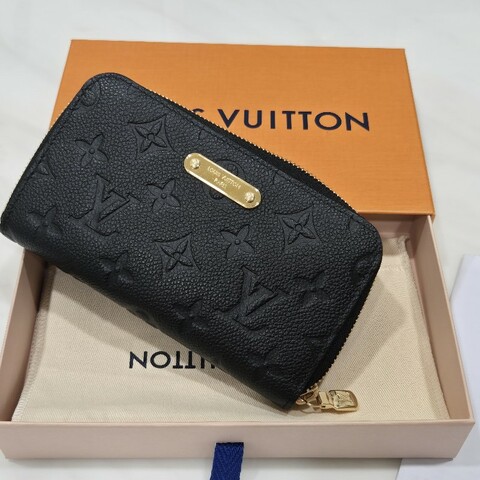 LV M12425 最新款 超級實用多夾層 拉鍊中夾