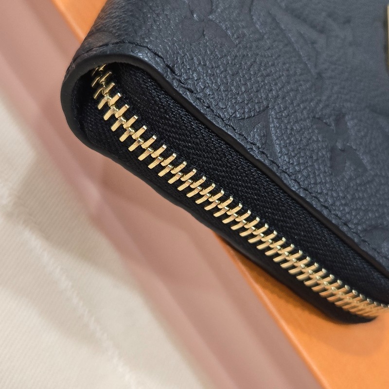 LV M12425 最新款 超級實用多夾層 拉鍊中夾-5