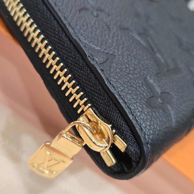 LV M12425 最新款 超級實用多夾層 拉鍊中夾-6