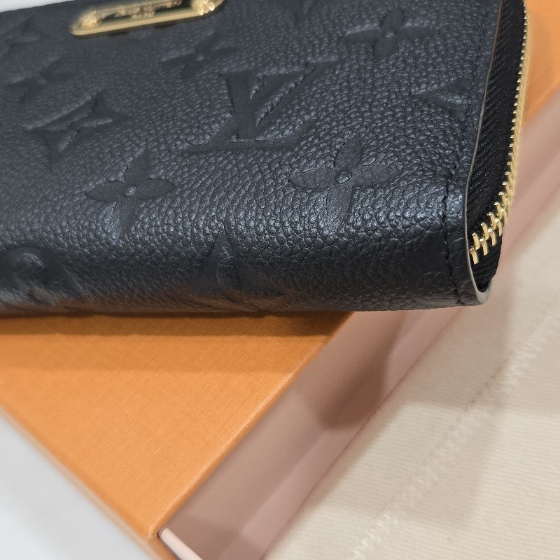 LV M12425 最新款 超級實用多夾層 拉鍊中夾-11