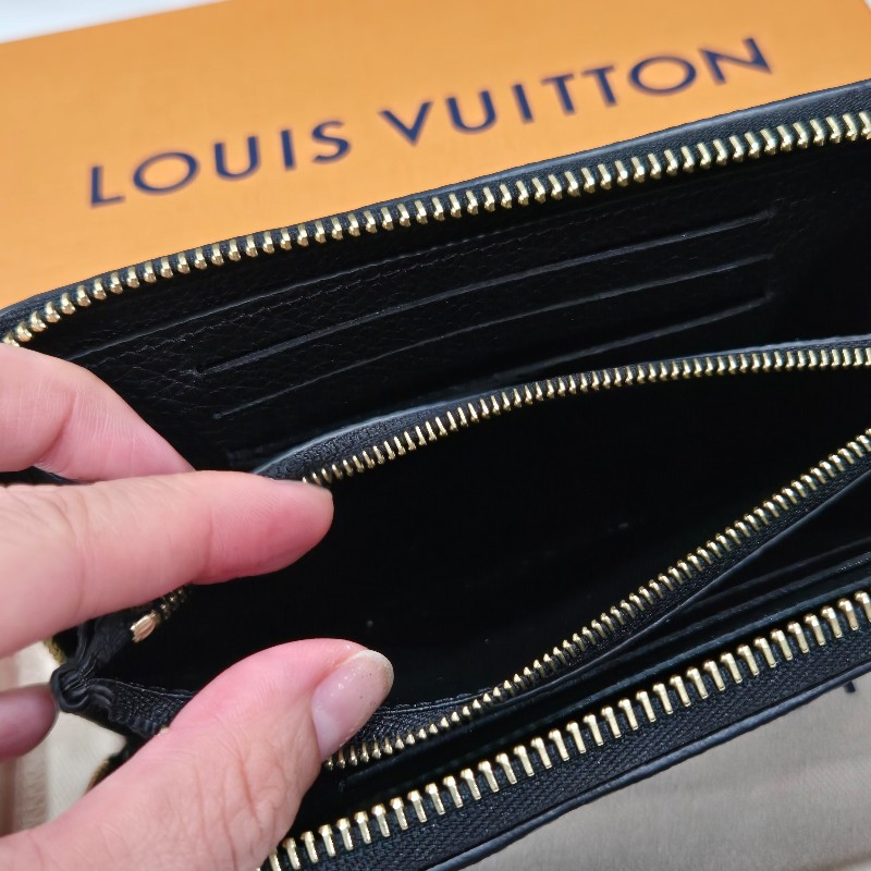 LV M12425 最新款 超級實用多夾層 拉鍊中夾-18