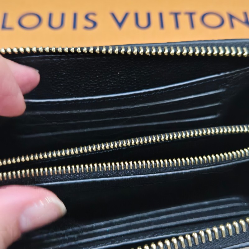 LV M12425 最新款 超級實用多夾層 拉鍊中夾-19