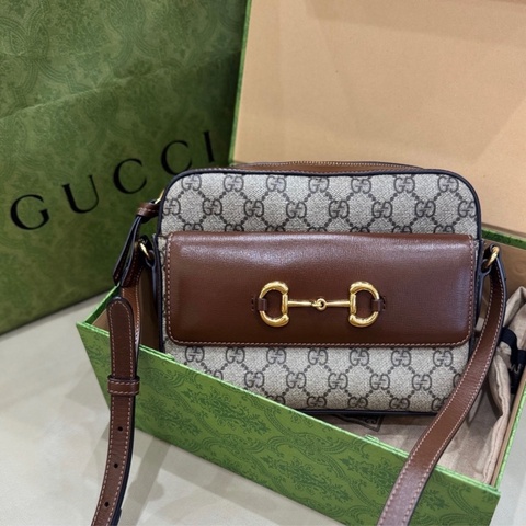 GUCCI古馳 Horsebit 1955 金色馬銜扣老花相機斜挎包 女款 烏木色