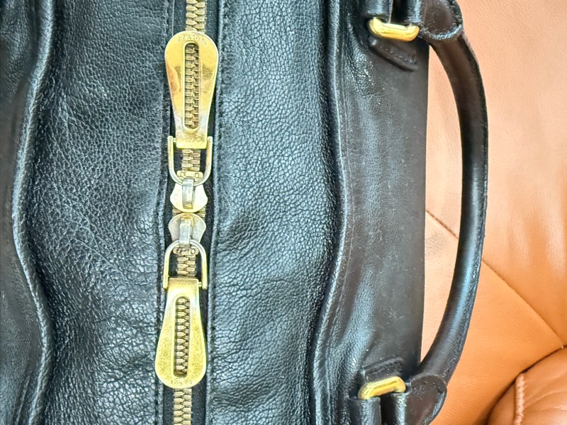 真品 LOEWE AMAZONA 黑色小牛皮包 豆腐包 小方包 枕頭包-49
