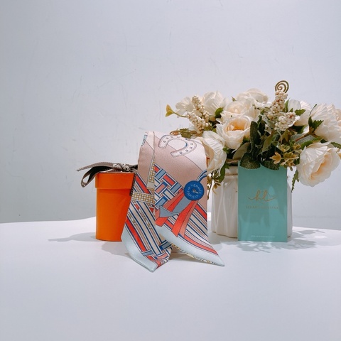 TW4343 Hermes 愛馬仕絲巾 Brides ET Gris Twilly