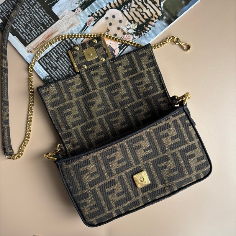 ::FENDI:: 經典Baguette 棕色FF提花布布手提斜背鏈包(小款)-5