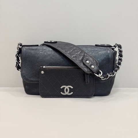 Chanel香奈兒深棕色魚子醬皮機車包肩背包
