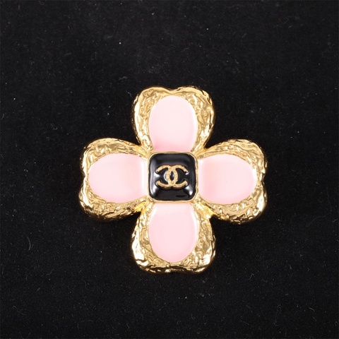 CHANEL(香奈兒) 合金 粉色琺瑯四葉草胸針
