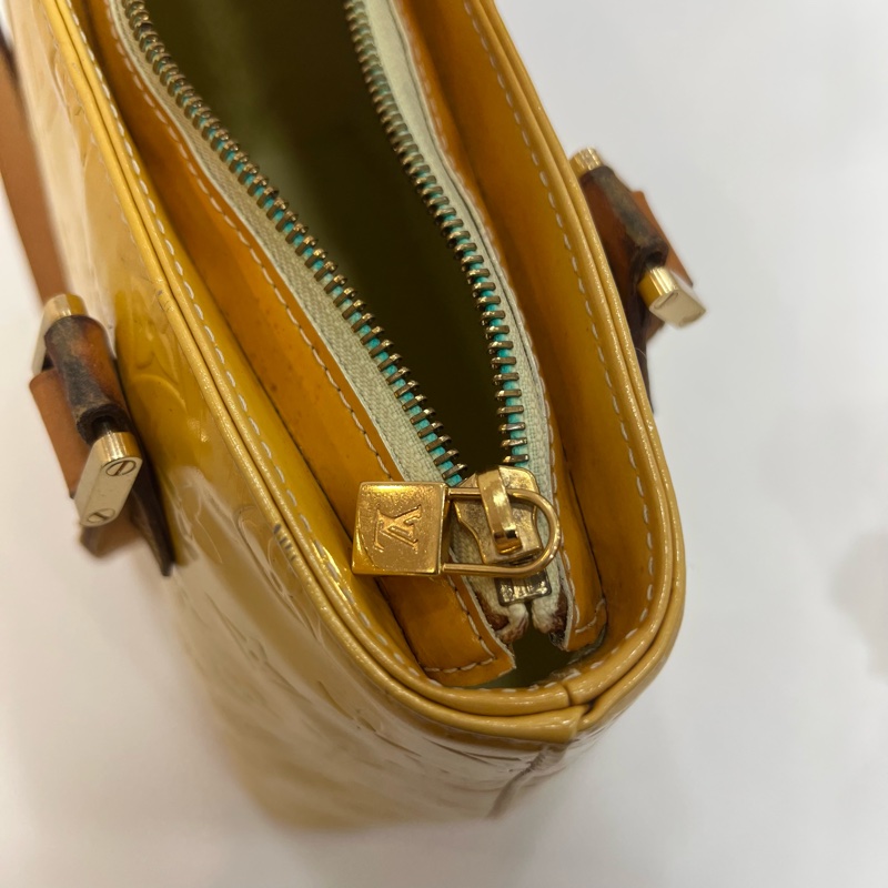 LV鵝黃色漆皮手提包-4