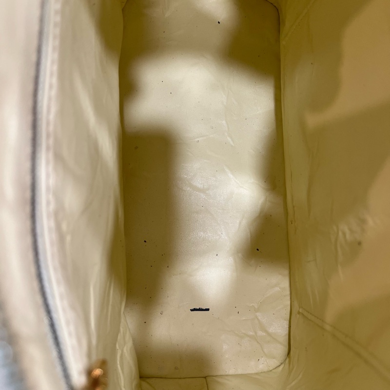 LV鵝黃色漆皮手提包-8