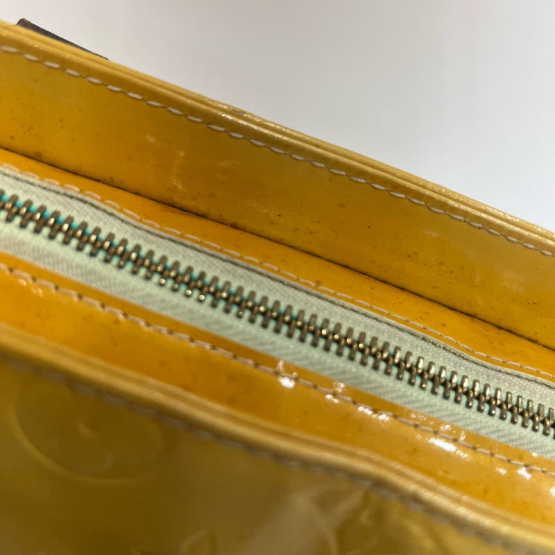 LV鵝黃色漆皮手提包-11