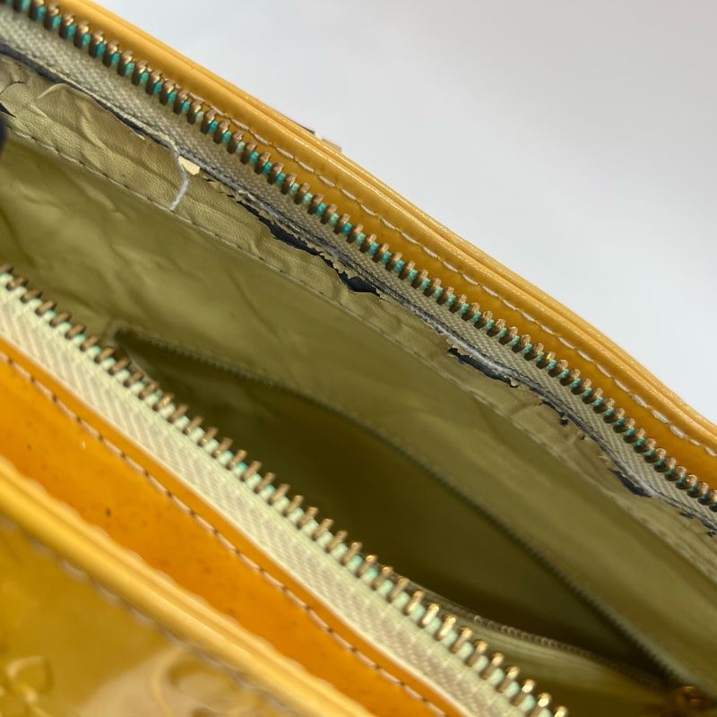 LV鵝黃色漆皮手提包-13