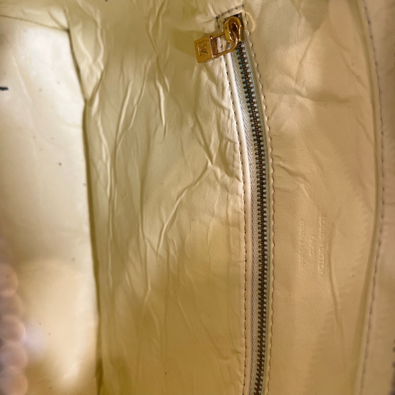 LV鵝黃色漆皮手提包-15