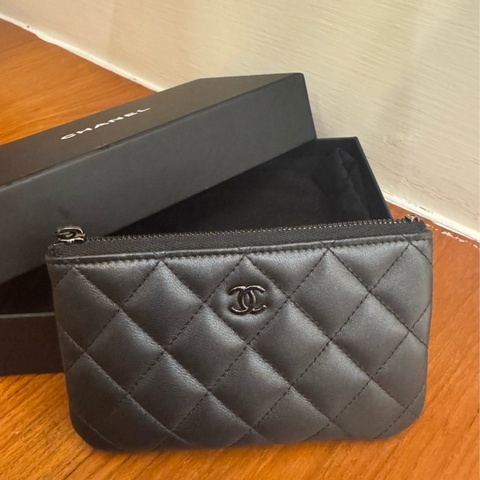 Chanel so blackㄧ字拉鏈零錢包