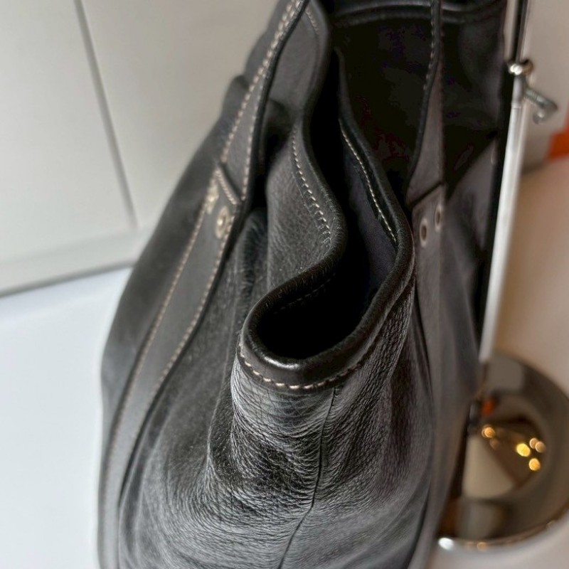 Gucci 黑皮革騎士刻印大托特包-12