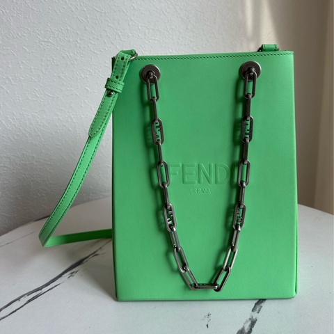 Fendi 綠色鏈包斜背也可以 好可愛